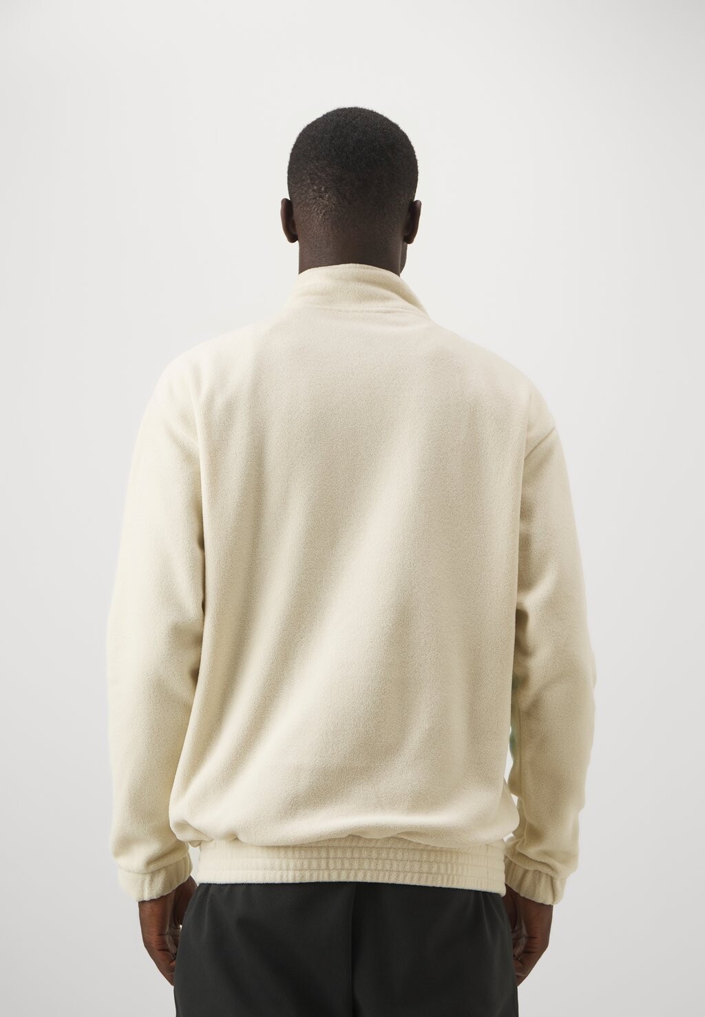 

Флисовый джемпер PANELLED QUARTER ZIP Umbro, светло-серый