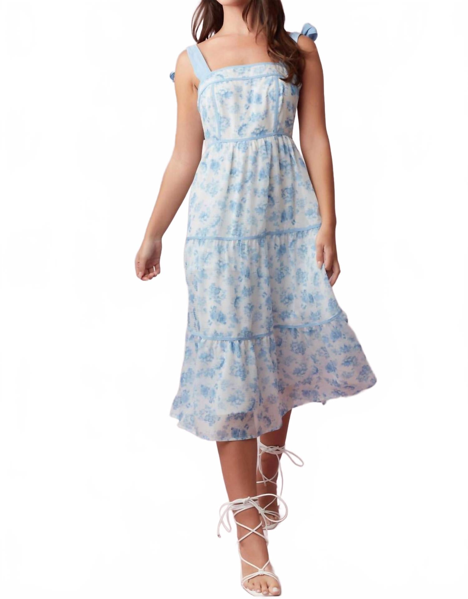 

Платье Carolina в голубом цвете Peach Love