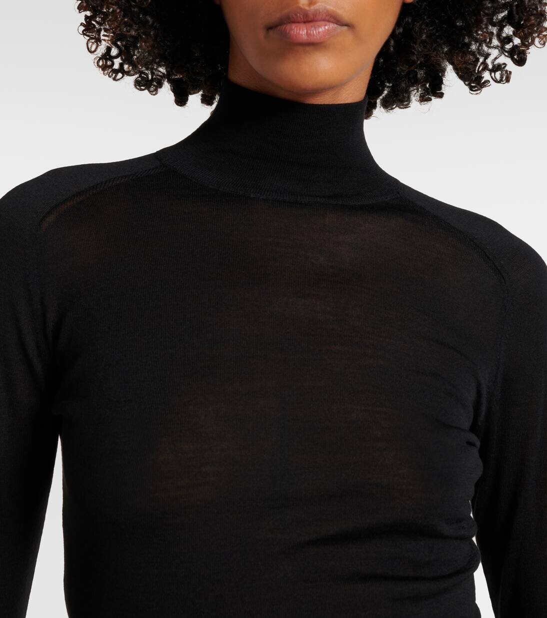 Шерстяная водолазка с отделкой из искусственного меха Alaïa, цвет noir alaia — фото 4