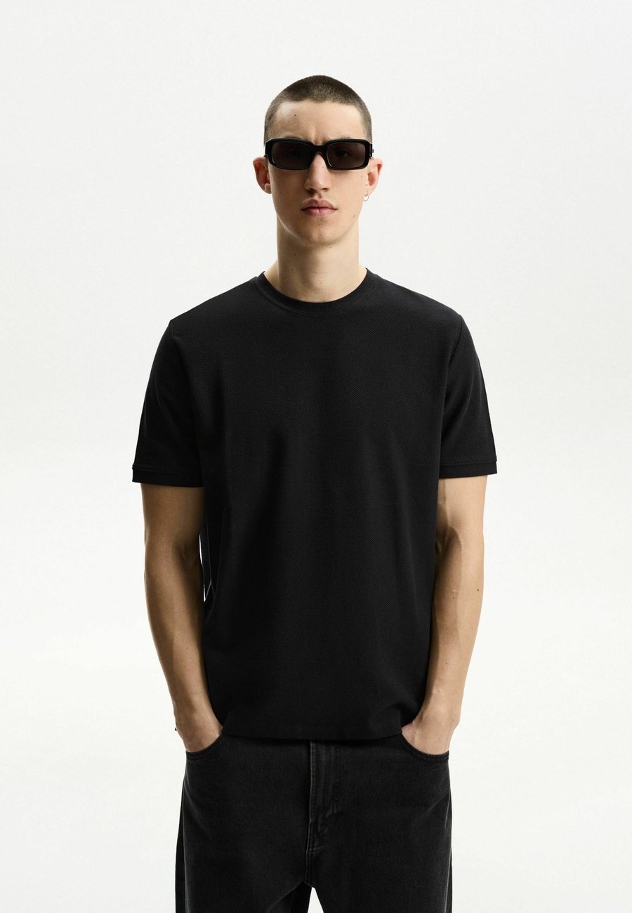 

Футболка Bershka TEXTURED SHORT SLEEVE, Black