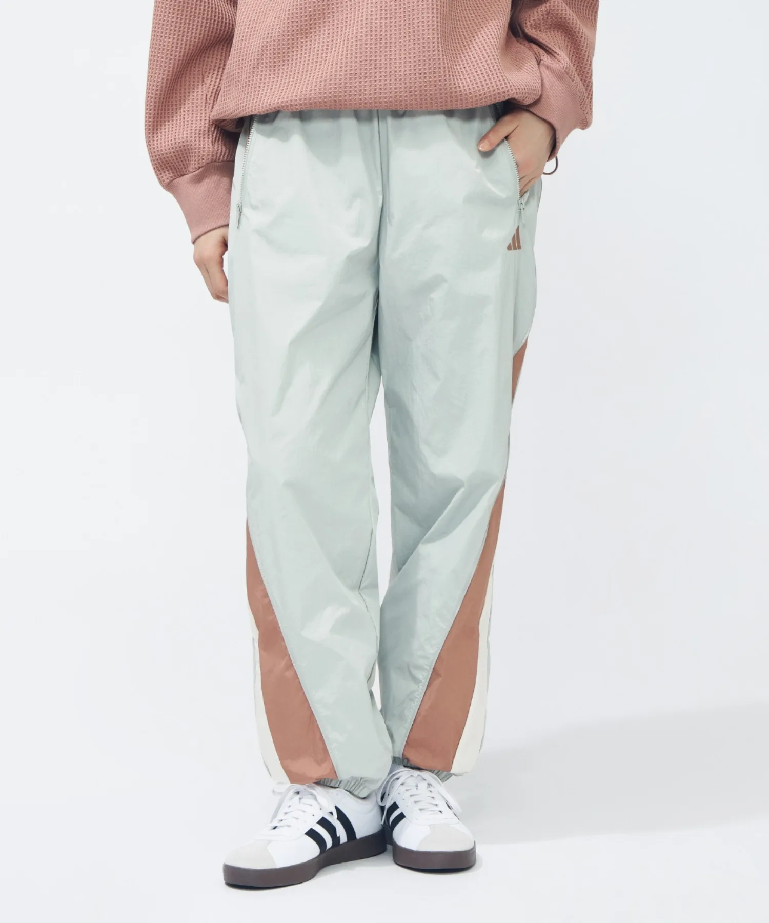 Женские брюки спортивные adidas STSV Woven Pants серые