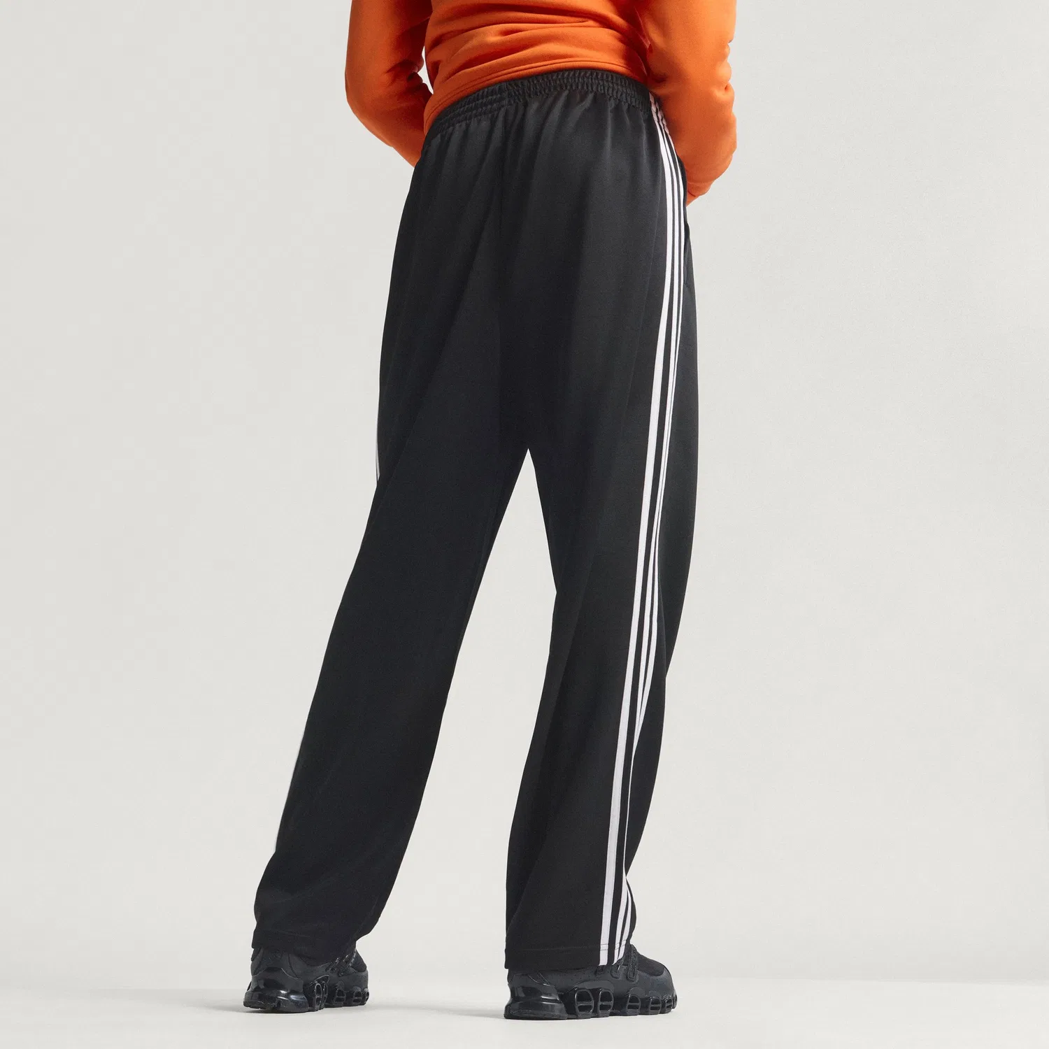 Мужские свободные спортивные брюки Adicolor чёрно-белые от Adidas — фото 2