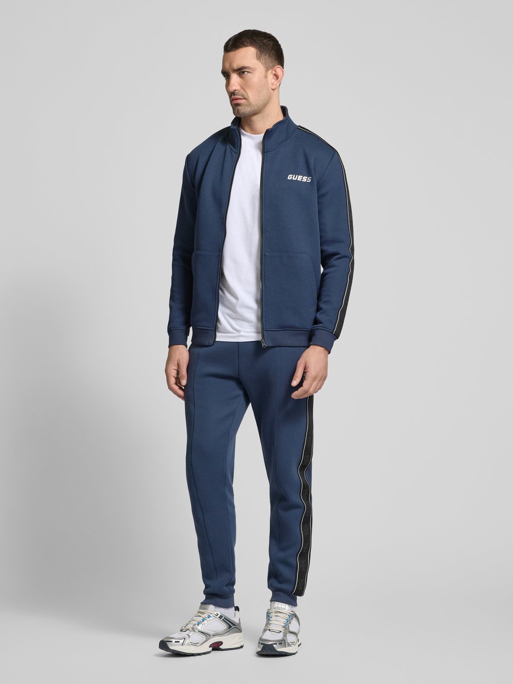 

Толстовка с этикеткой, модель «МИККИ» Guess Activewear