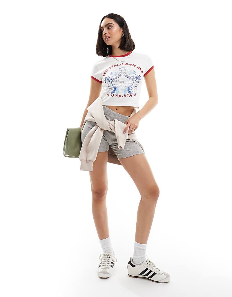 

Stradivarius – STR – Красная футболка с принтом «русалка»