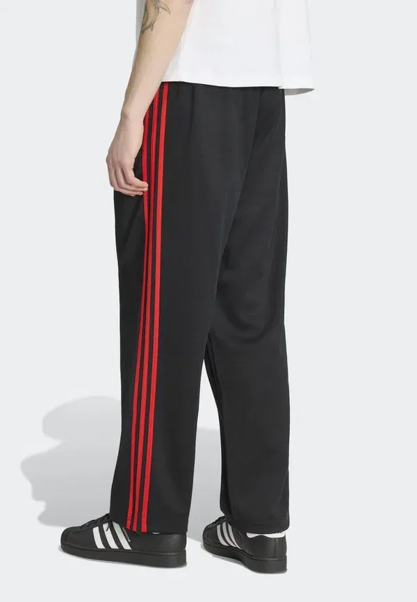 Спортивные штаны свободного кроя Adidas Originals, черный/ярко-красный — фото 3