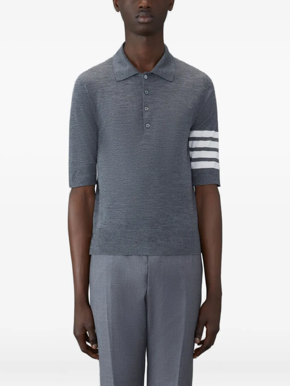 

Рубашка-поло с короткими рукавами и четырьмя полосками THOM BROWNE, серый