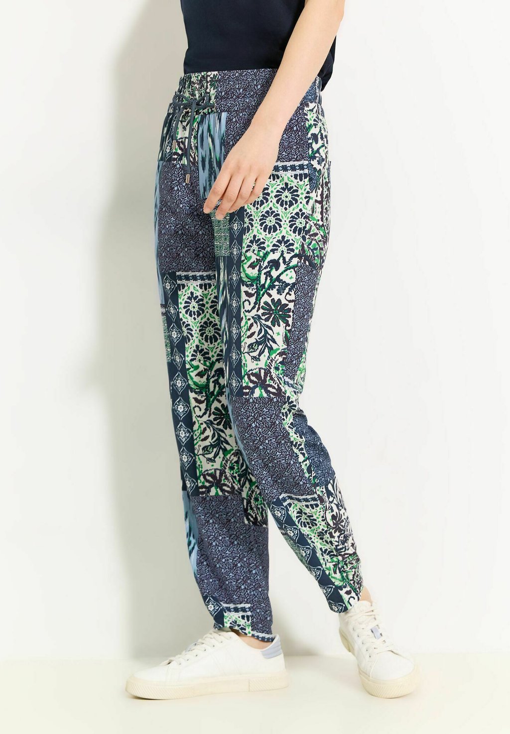 

Брюки PATCHWORK PRINT Cecil, темно-синий