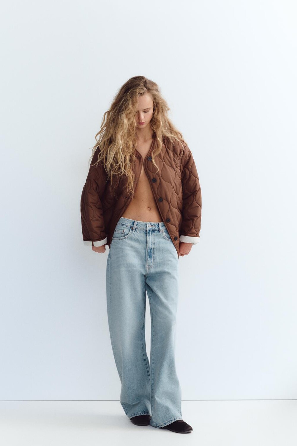 

Водоотталкивающая стеганая куртка ZARA, цвет Toffee