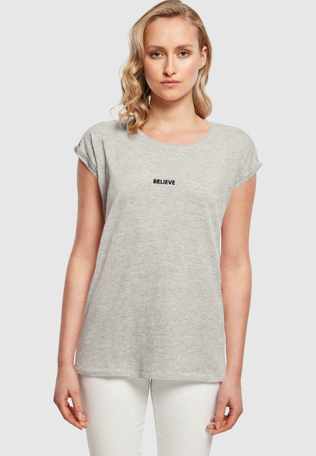 

Футболка с принтом BELIEVE FRONT EXTENDED SHOULDER Merchcode, серый