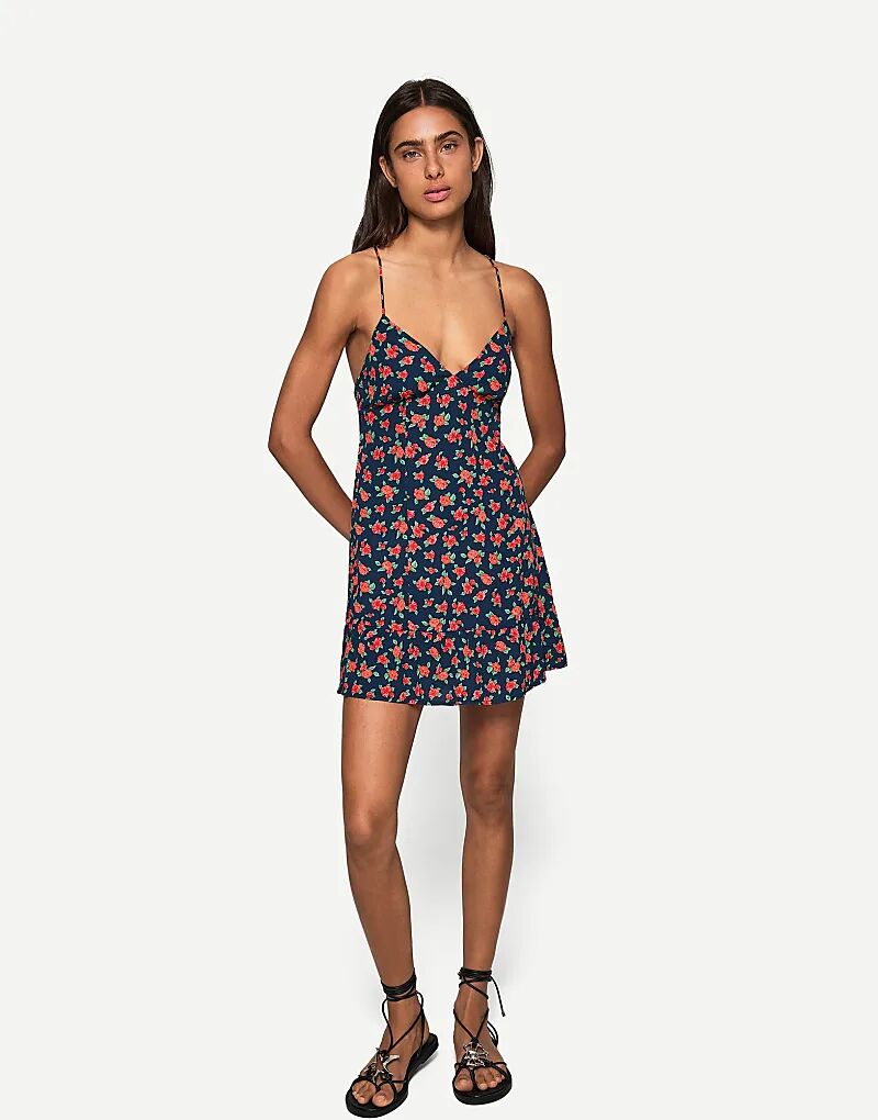 

Мини-платье Bershka с принтом и бретельками синего цвета