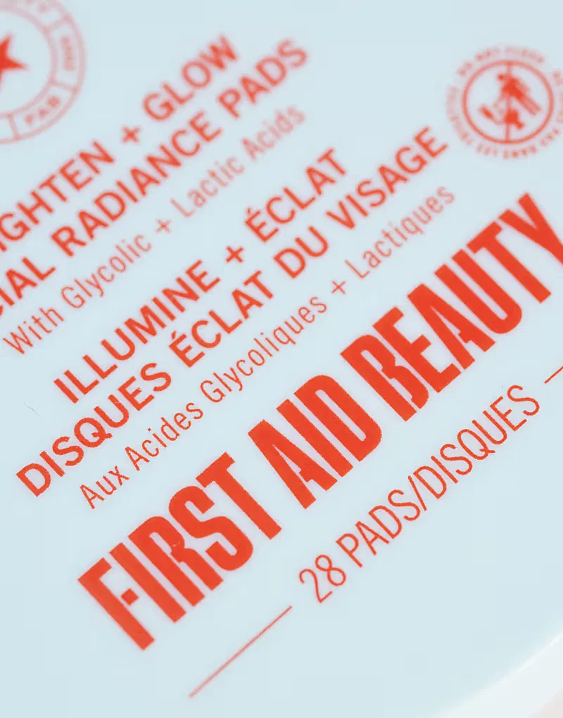 Маска для лица First Aid Beauty — Осветляющие подушечки для лица Brighten + Glow Facial Radiance Pads — фото 4