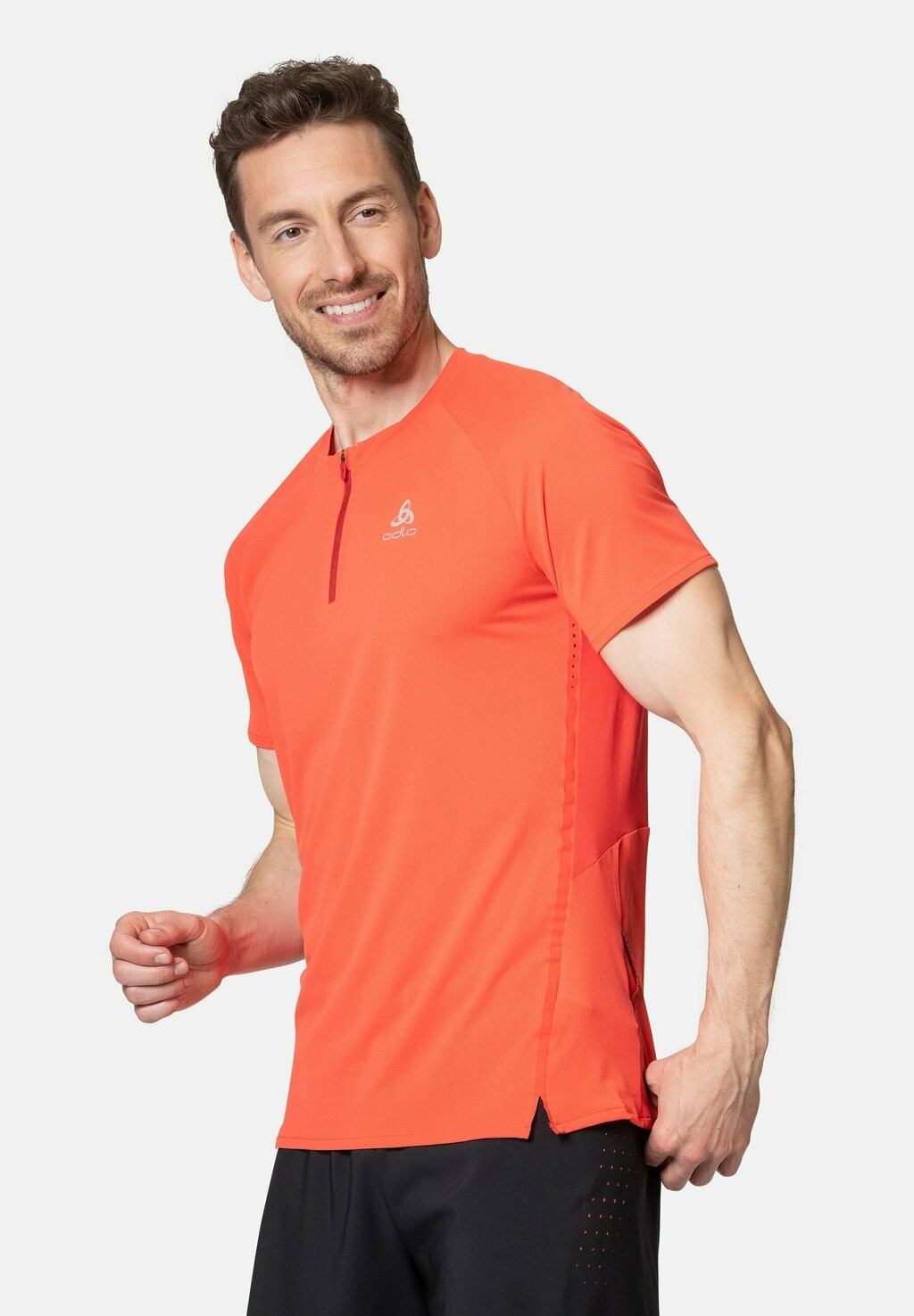

Спортивная футболка CREW NECK ZIP ODLO, цвет firelight