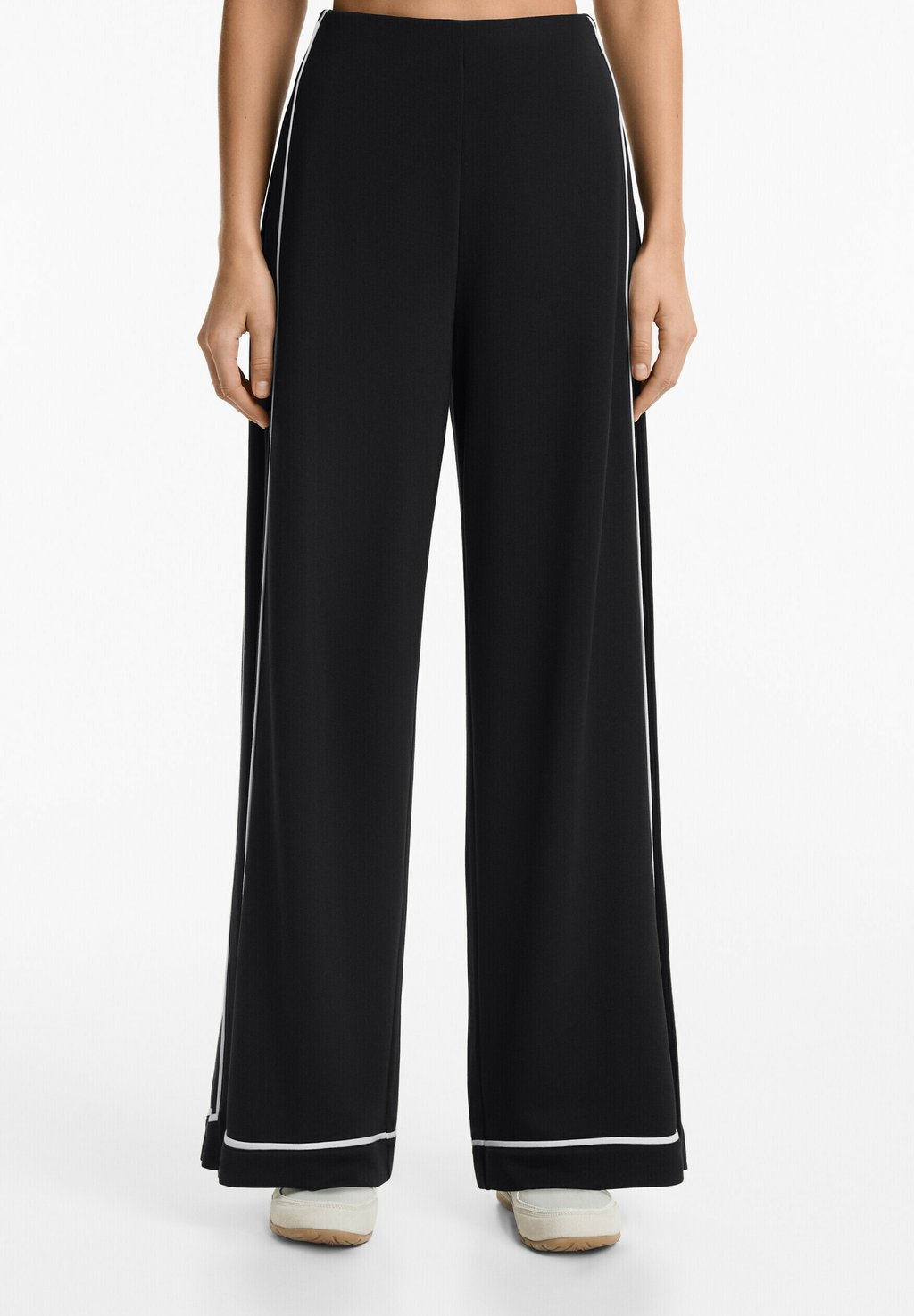 

Брюки SOFT-TOUCH CONTRAST PLEATED OYSHO, черный
