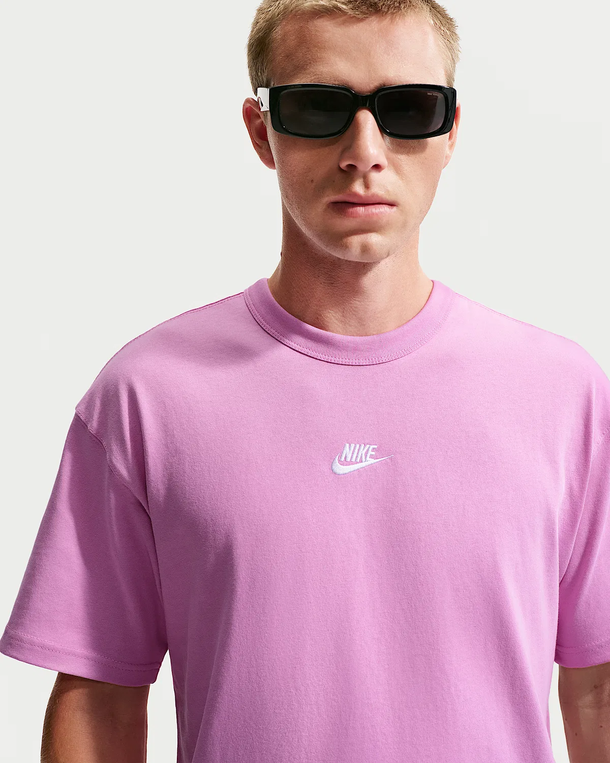 Мужская футболка Nike Sportswear Premium Essentials, Light Magenta — фото 3