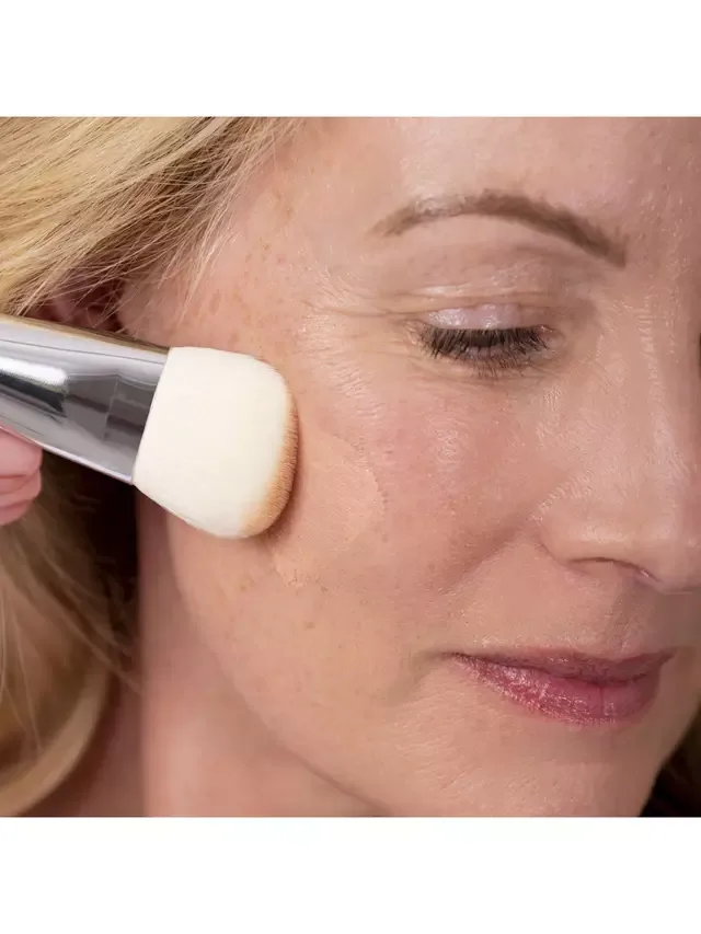 Кисть для макияжа T-Brush для лица Trinny London — фото 3