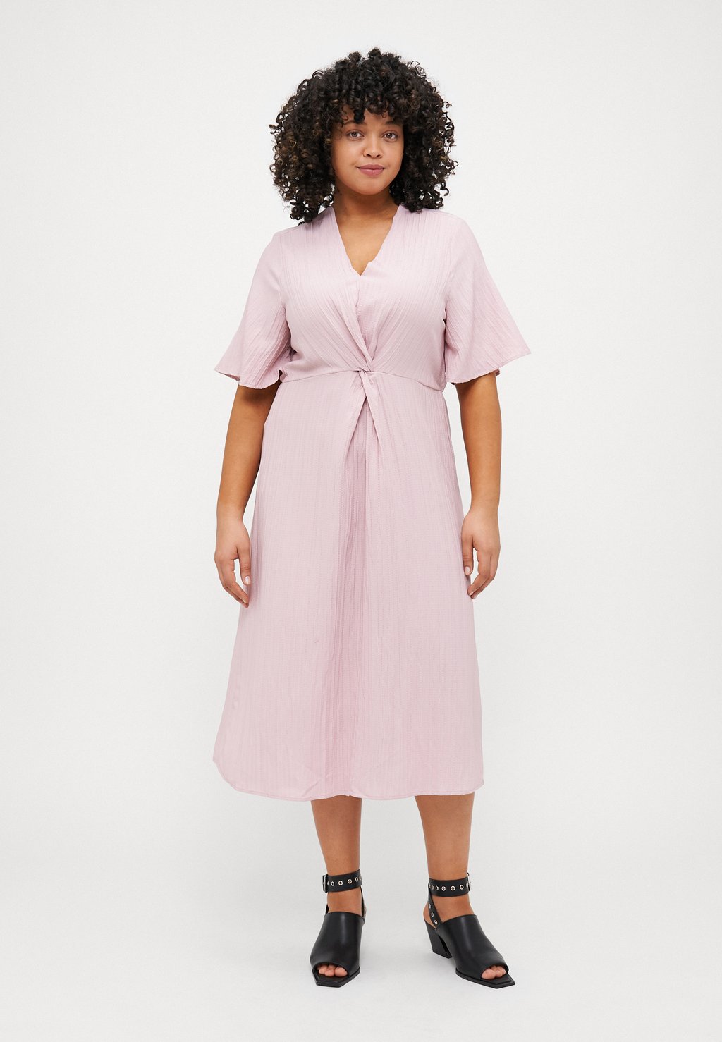 

Повседневное платье CARLACIA 2/4 CALF DRESS ONLY Carmakoma, светло-розовый
