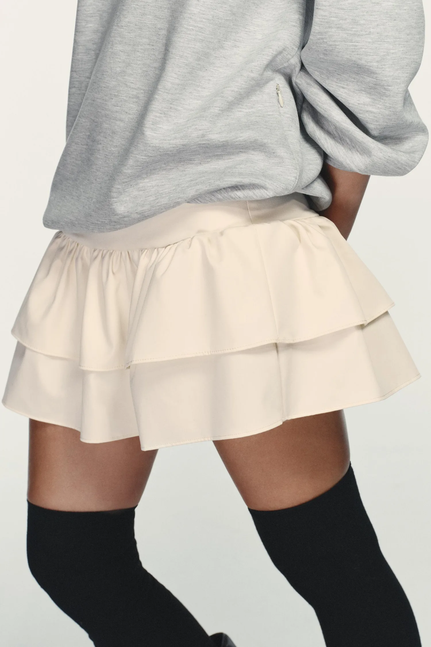 Короткое платье с контрастными оборочками Zara, экрю — фото 4