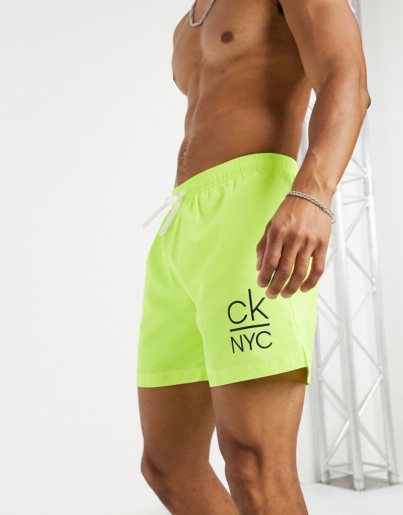 

Желтые плавки средней длины Calvin Klein