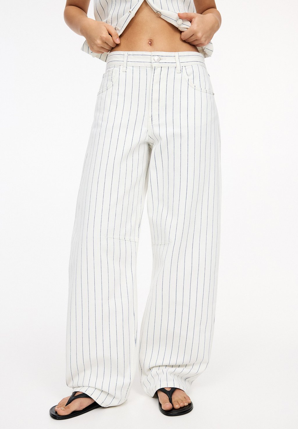 

Брюки STRIPED BALLOON FIT PULL&BEAR, белый