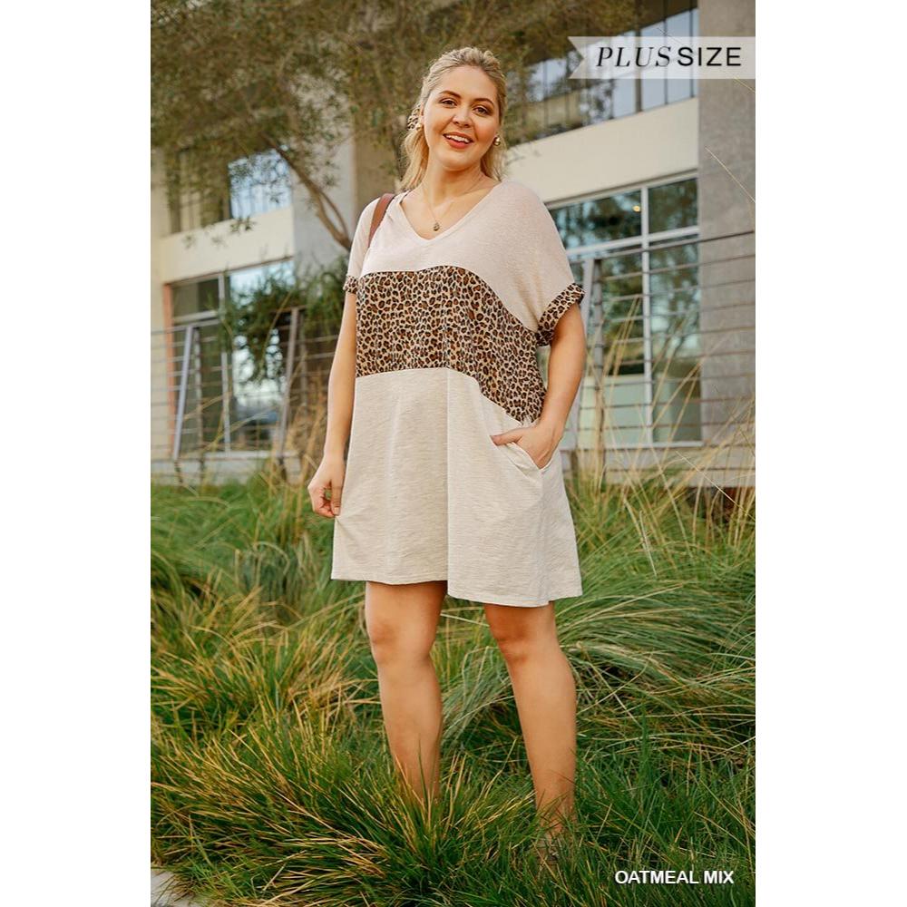 

Платье из льняной смеси с короткими рукавами, анималистичным принтом, цветными блоками, V-образным вырезом и карманами FASHNZFAB, цвет oatmeal