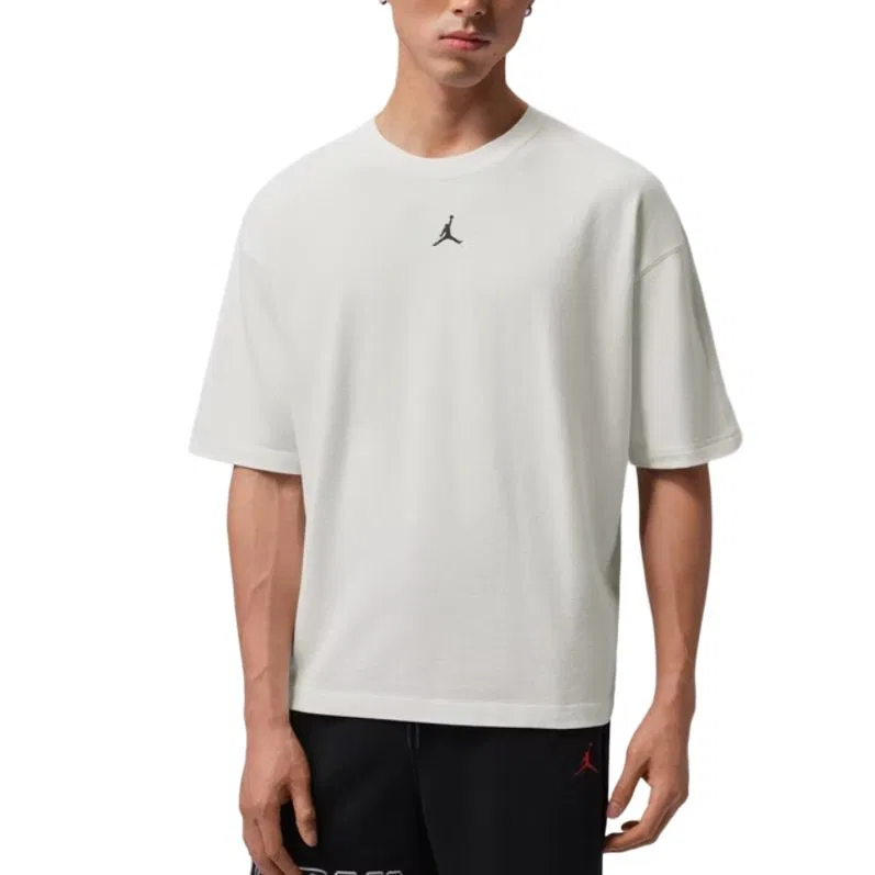 Футболка Flight Men's 133 Sail White/Canvas White/Black, круглый вырез, средняя посадка Jordan