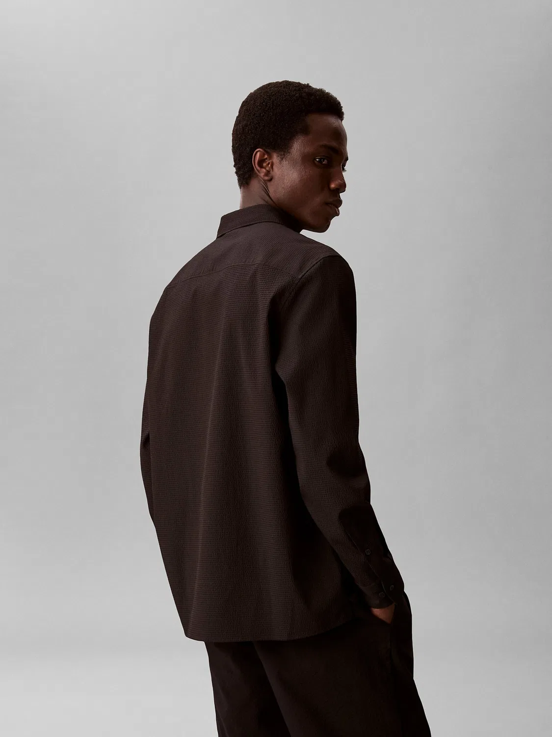 Деловая рубашка Calvin Klein стандартного кроя, черная — фото 4