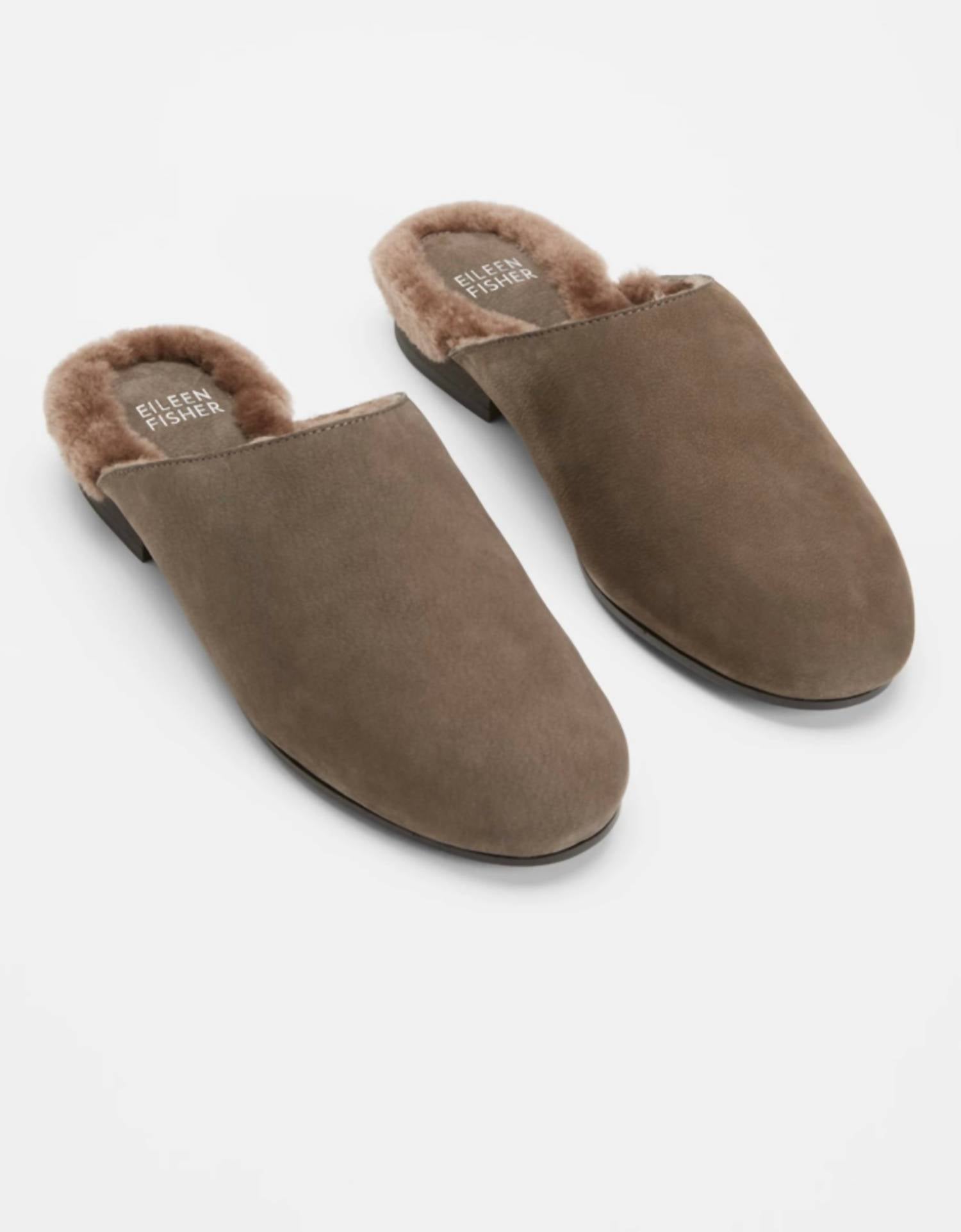 Гвен мюли из замши с эффектом потертости в коричневом цвете Eileen Fisher