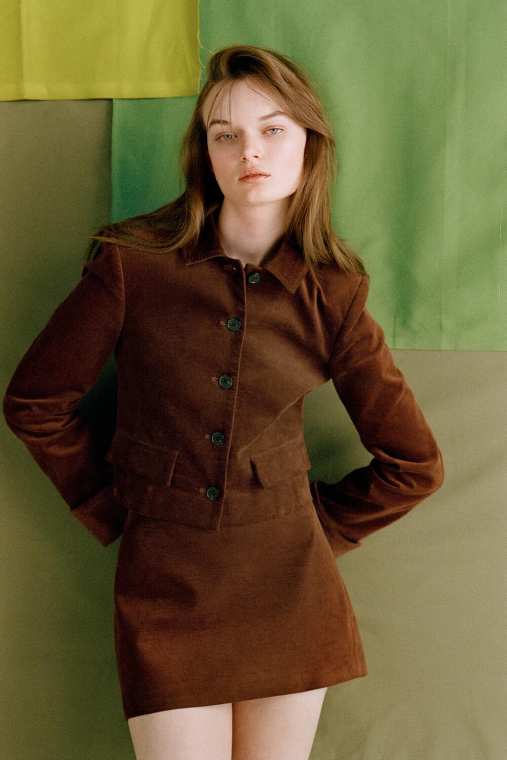 

Короткая бархатная куртка ZARA, коричневый