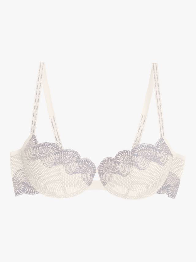 

Комфортный гламурный кружевной бюстгальтер балконет на косточках Triumph, Silk White