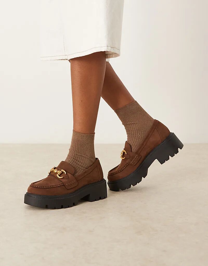 Лоферы ASOS DESIGN Milan с массивной цепочкой из замши шоколадного цвета