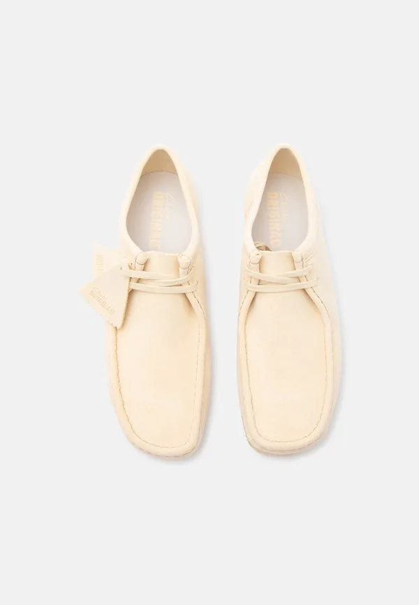 Повседневные кроссовки wallabee на шнуровке Clarks Originals, Pale Yellow — фото 4
