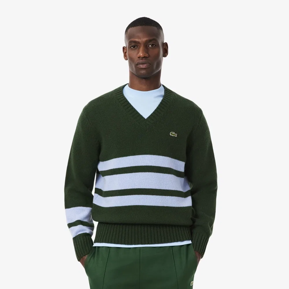 Мужской полосатый свитер с V-образным вырезом зелёный от Lacoste