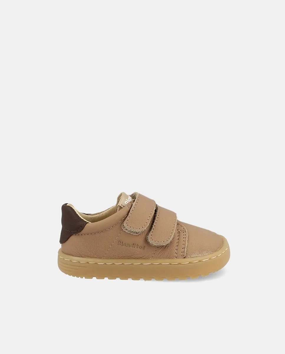 

Детские спортивные тапочки Barefoot с двумя липучками Blanditos, коричневый