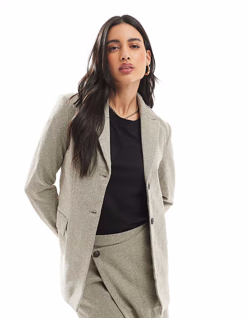 

Приталенный блейзер Vero Moda из бежевого твида с узором «ёлочка»
