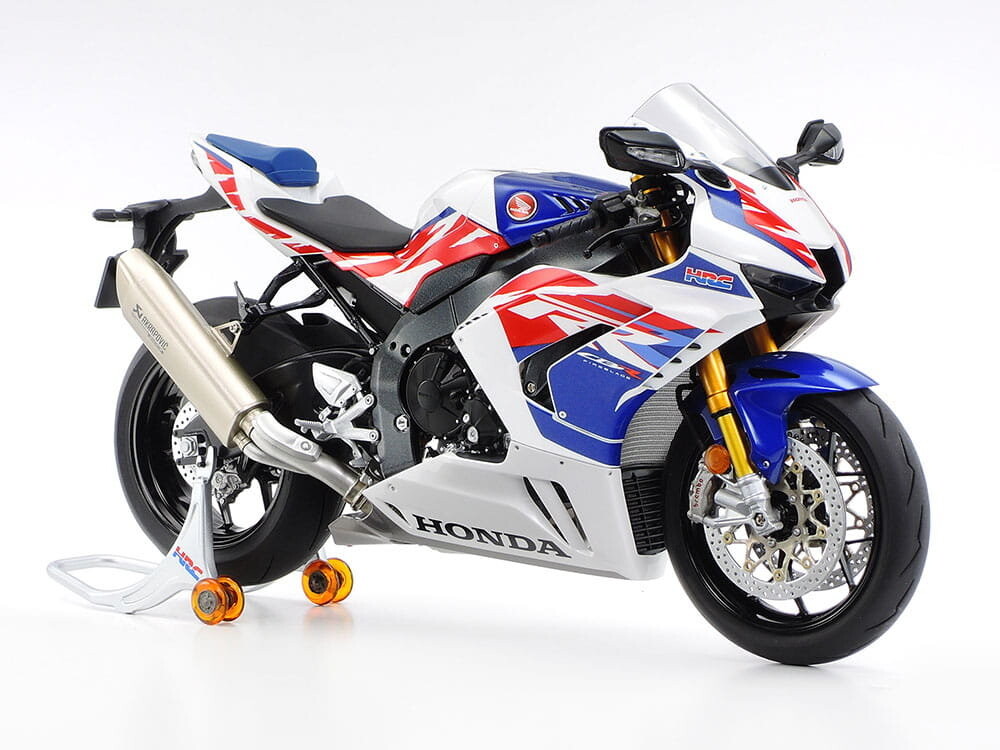 

Honda CBR1000RR-R FIREBLADE SP 30-летний юбилей Tamiya 14141 1:12