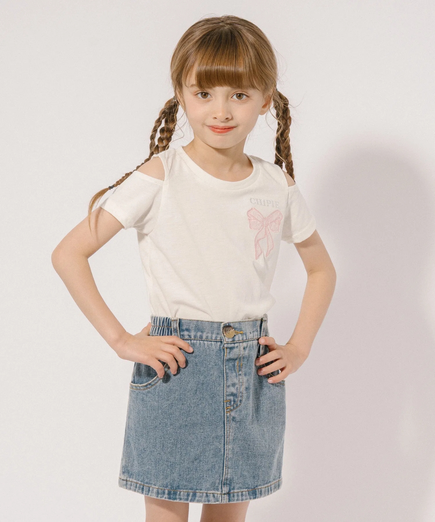 Детская футболка URBAN CHERRY CHIPIE с вырезом и бантом — фото 3