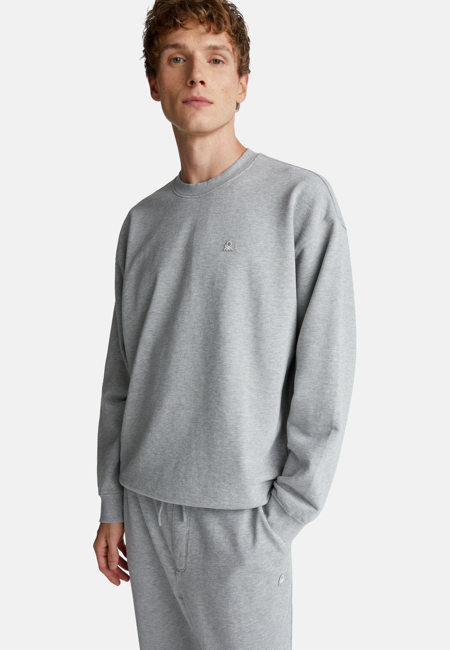 

Толстовка United Colors of Benetton WITH LOGO PATCH, Grey
