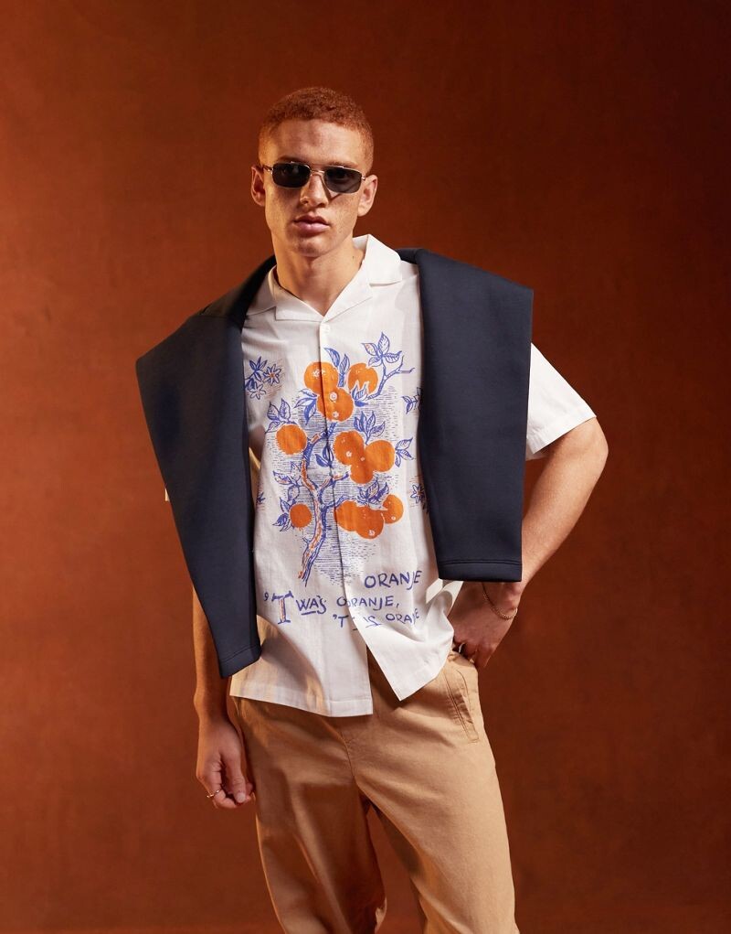 

ASOS DESIGN — Свободная рубашка с лацканами и фруктовым принтом