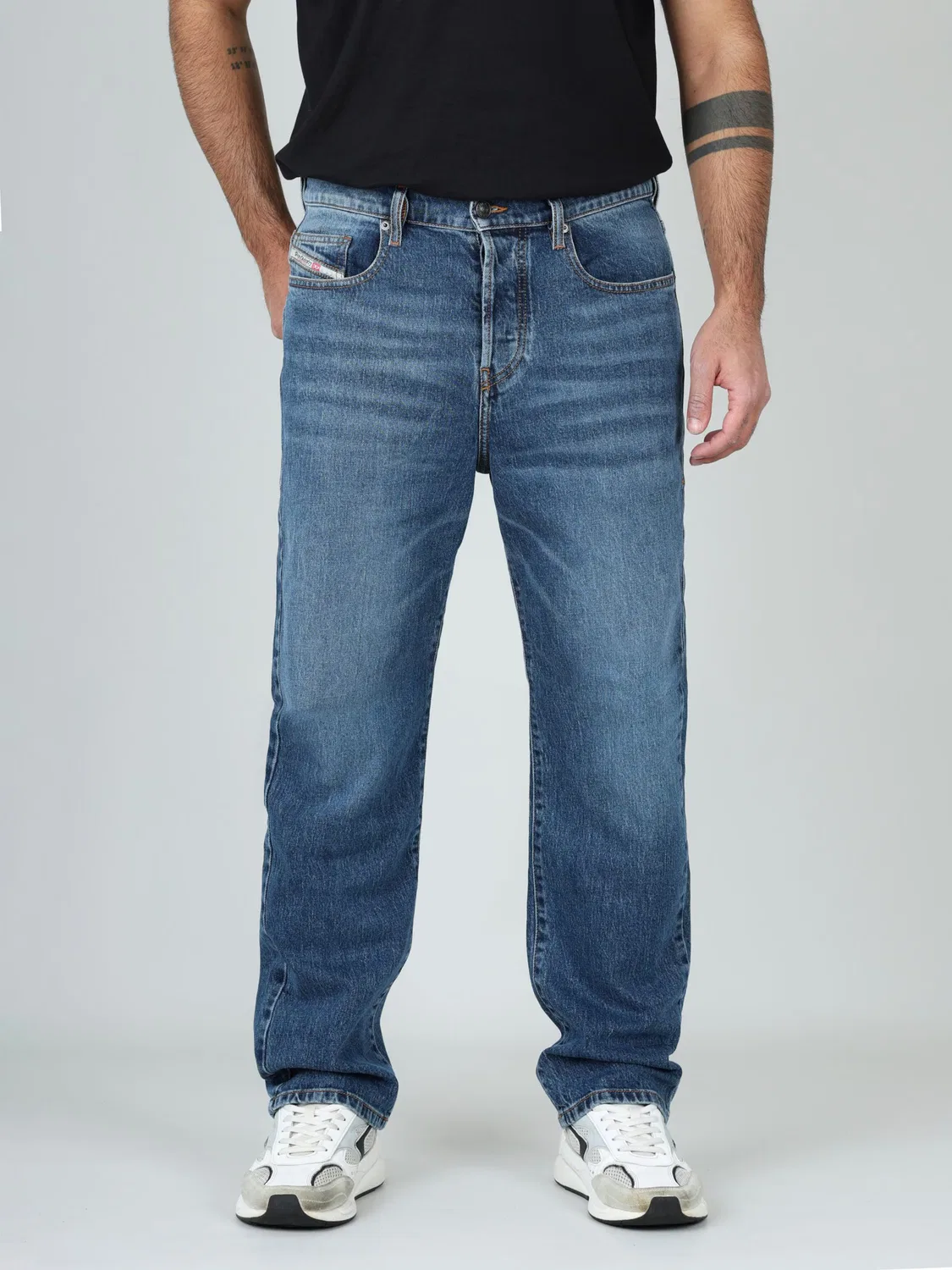 Джинсы Diesel Regular Jeans 2020 D-VIKER R07RX синего цвета — фото 2