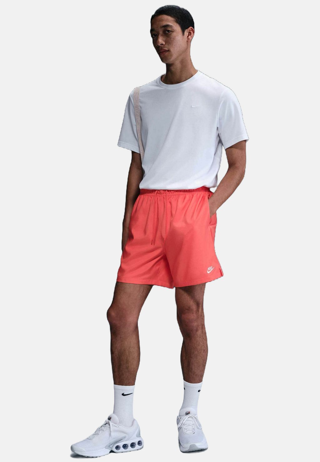 

Шорты CLUB FLOW - Tracksuit bottoms Nike Sportswear, оранжевый