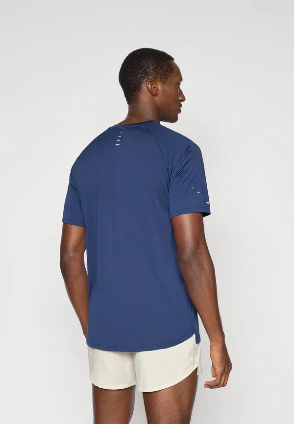 Футболка спортивная Nike Performance, midnight navy/reflective silver-coloured, цвет темно-синий/отражающий серебристый — фото 3