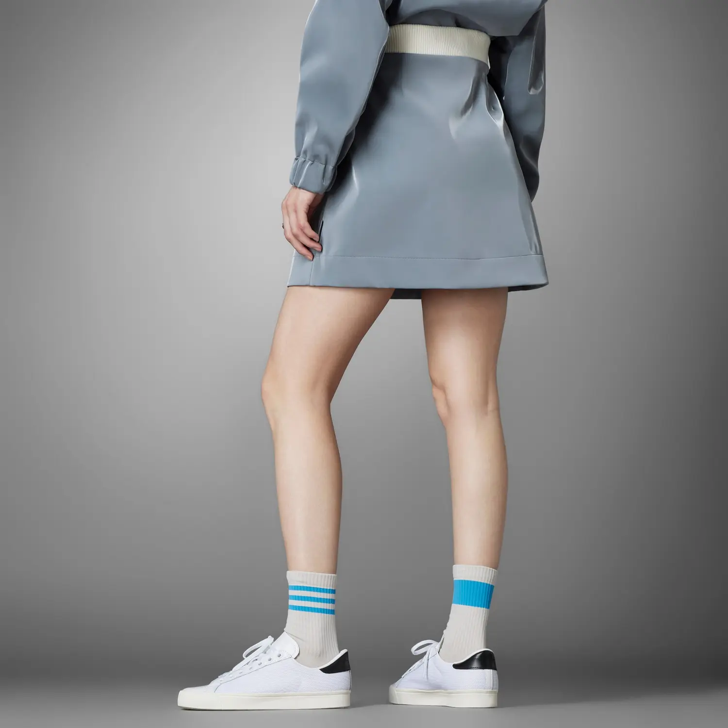 Повседневные короткие юбки International Version Women's Adidas Originals, серый — фото 3