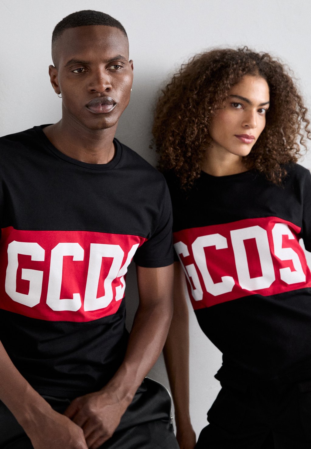 

Футболка с принтом BAND LOGO REGULAR UNISEX GCDS, черный