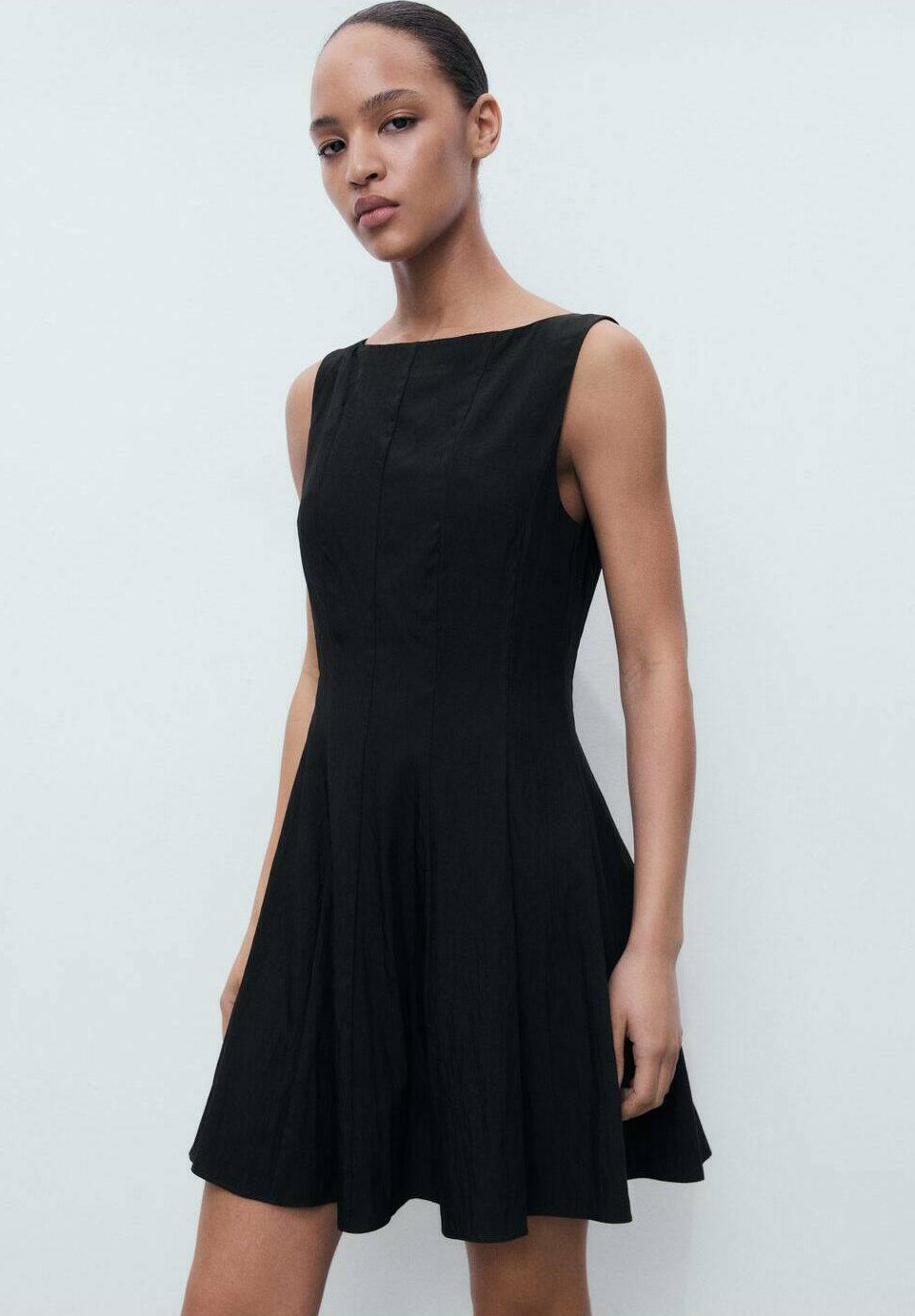 

Повседневное платье PLEATED SHORT Mango, черный
