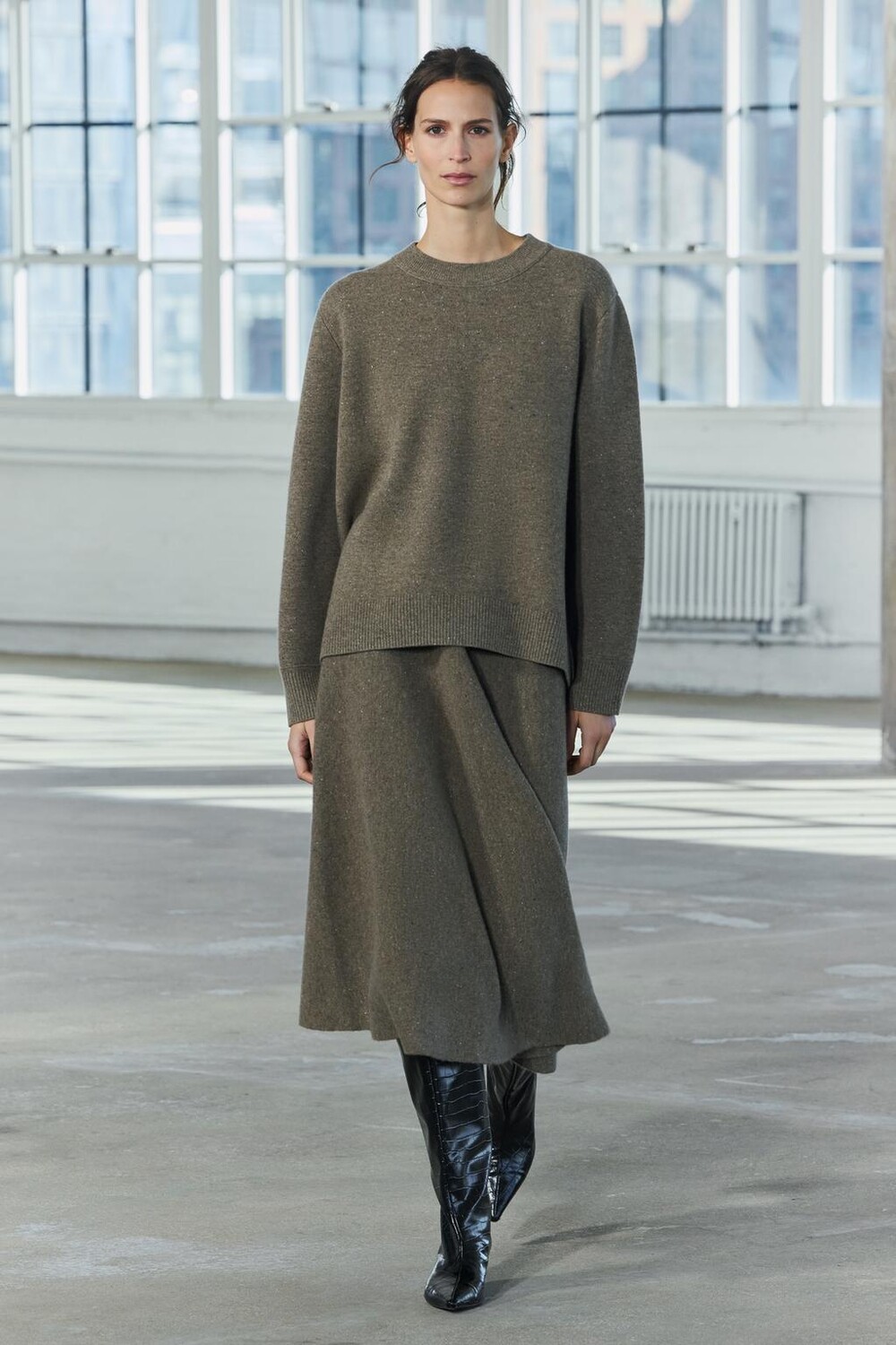 

Свитер из шерсти большого размера ZARA, коричневый/серо-коричневый