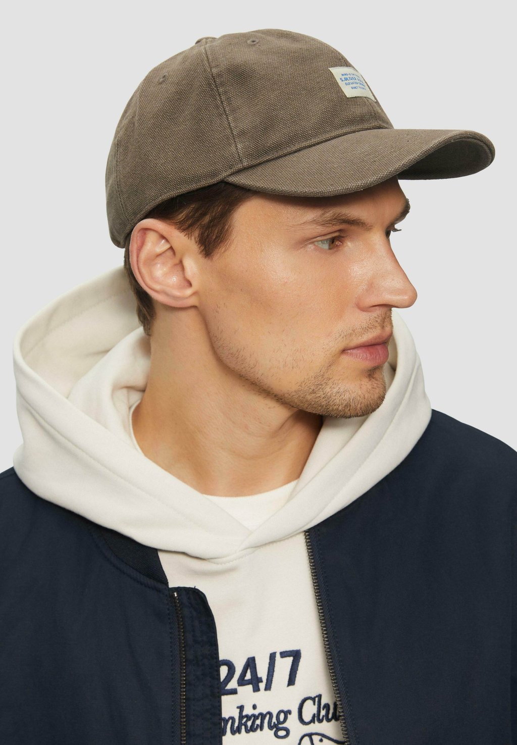 

Бейсболка AUS MIT LOGO-PATCH s.Oliver, бежевый