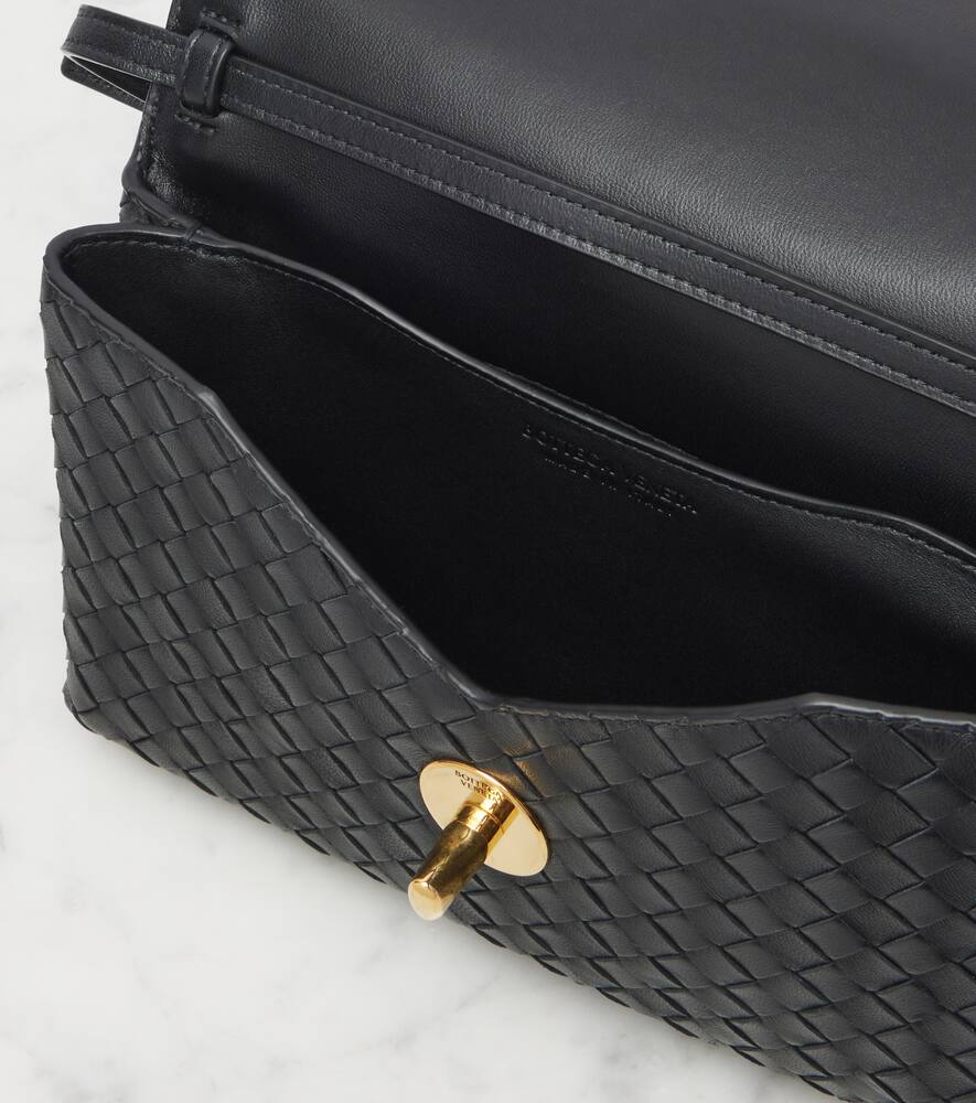 Сумка-тоут из кожи Intrecciato с узловым замком Bottega Veneta, Black-M Brass — фото 3