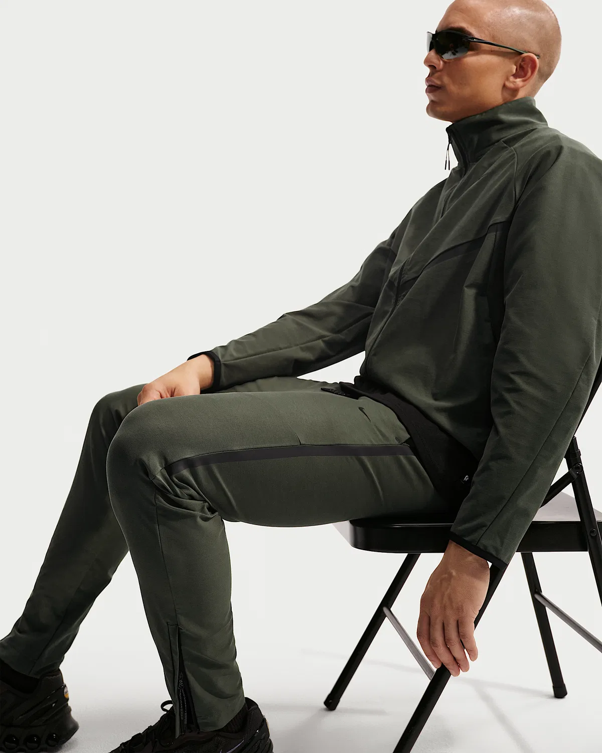 Мужские штаны Nike Tech Dri-FIT Shori Knit, Cargo Khaki/Black — фото 4