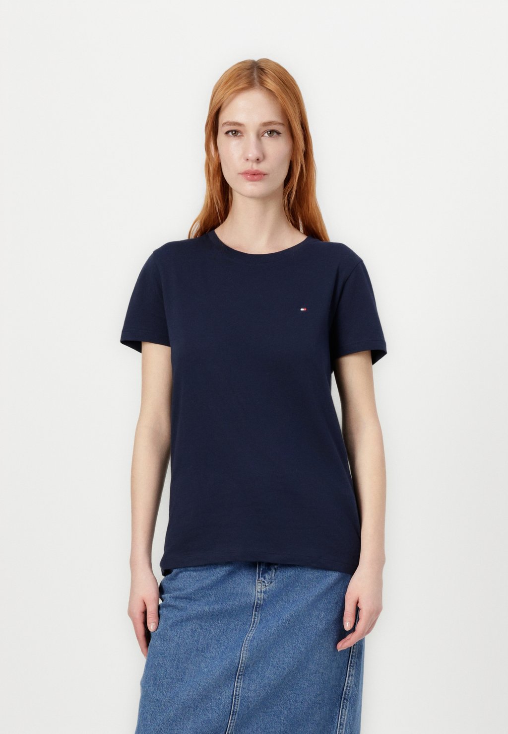 

Базовая футболка HERITAGE CREW NECK TEE Tommy Hilfiger, темно-синий