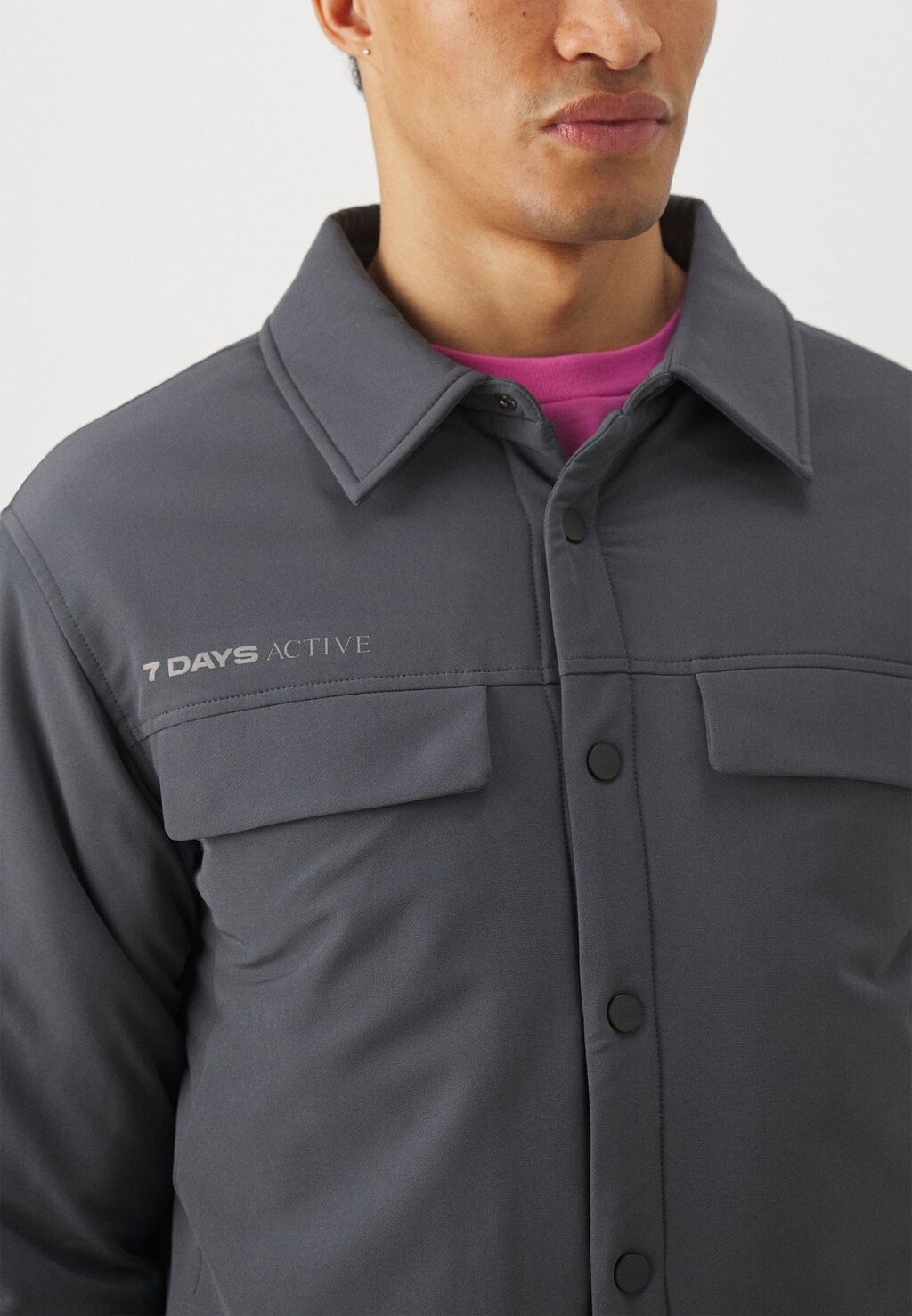 

Легкая куртка Tech Padded Overshirt Unisex 7 DAYS Active, черное дерево